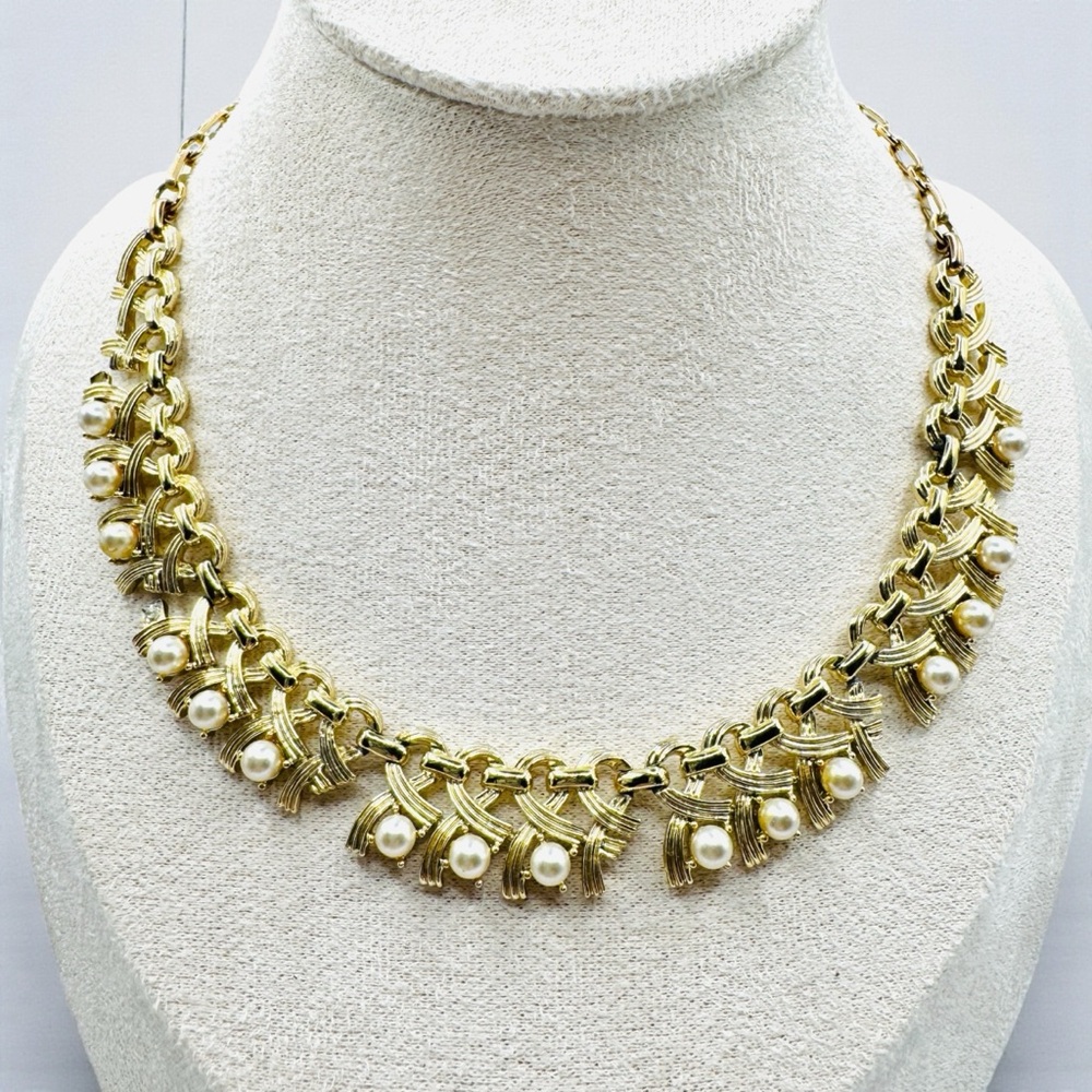 Vintage Coro Gold Tone and Faux Pearl Necklace